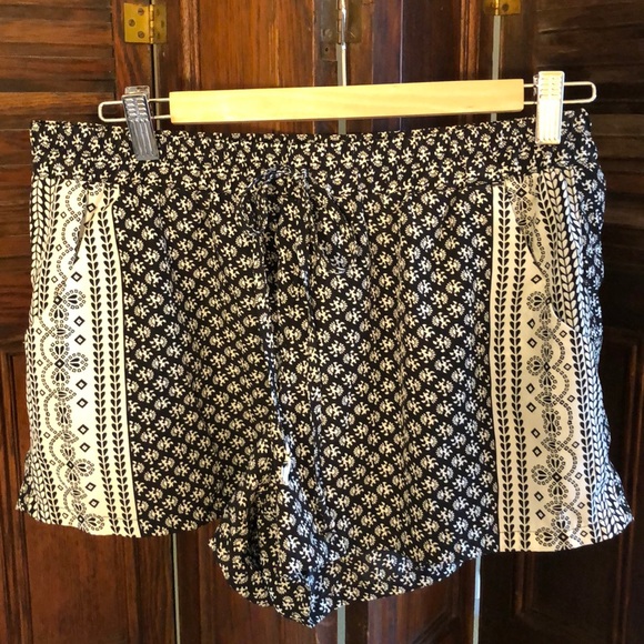 BeBop Silky Black & White patterned shorts L - Picture 1 of 3